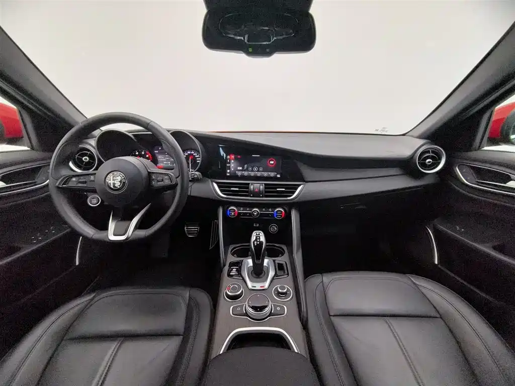 Alfa Romeo Giulia 2022 2.0T 280HP Ti