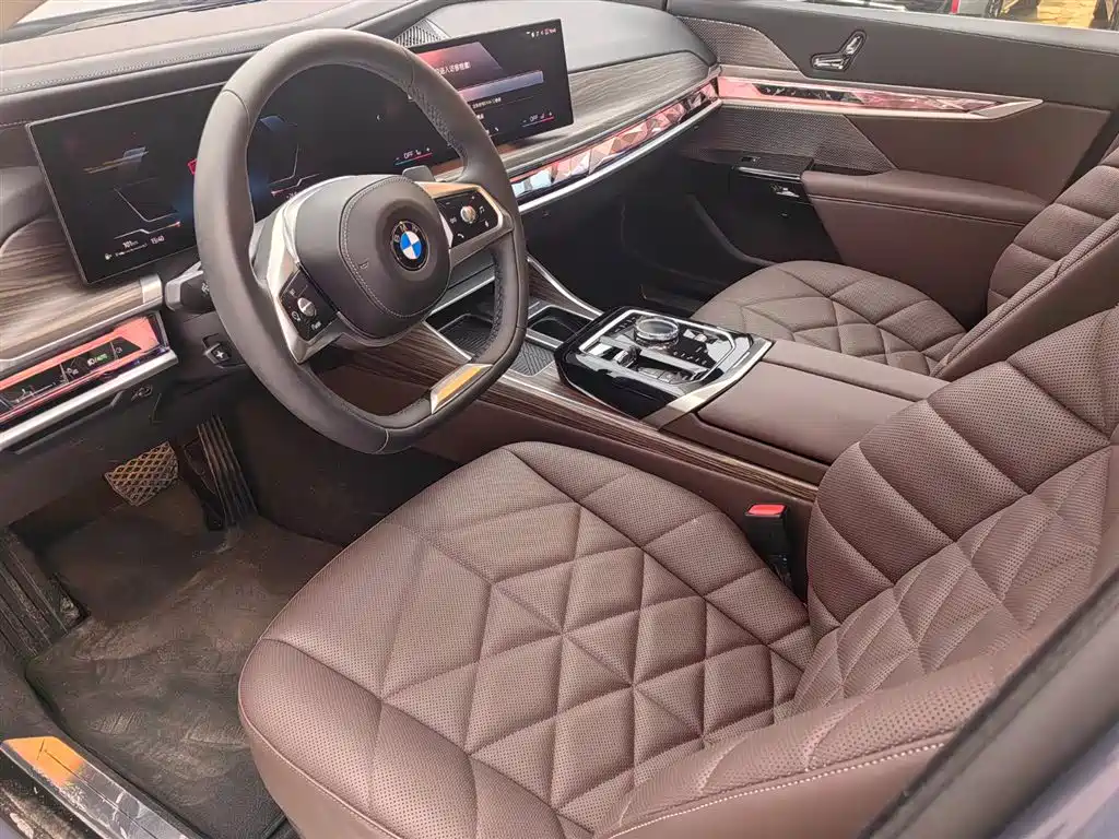 BMW 7 Series — миниатюра 8