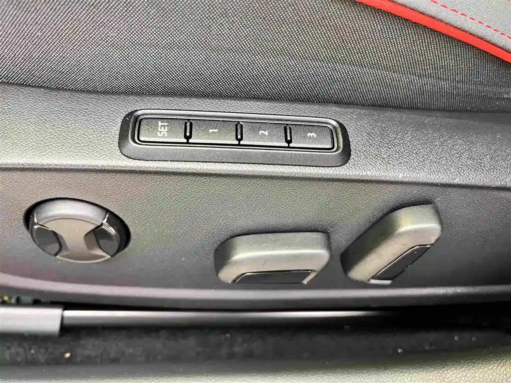 Volkswagen Golf GTI — миниатюра 20