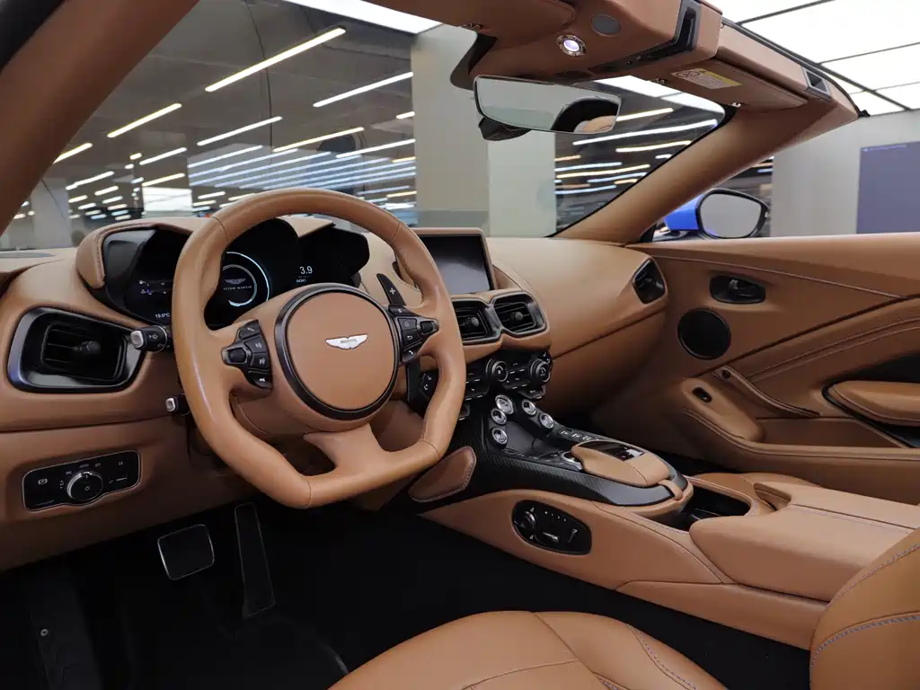 ASTON MARTIN V8 VANTAGE