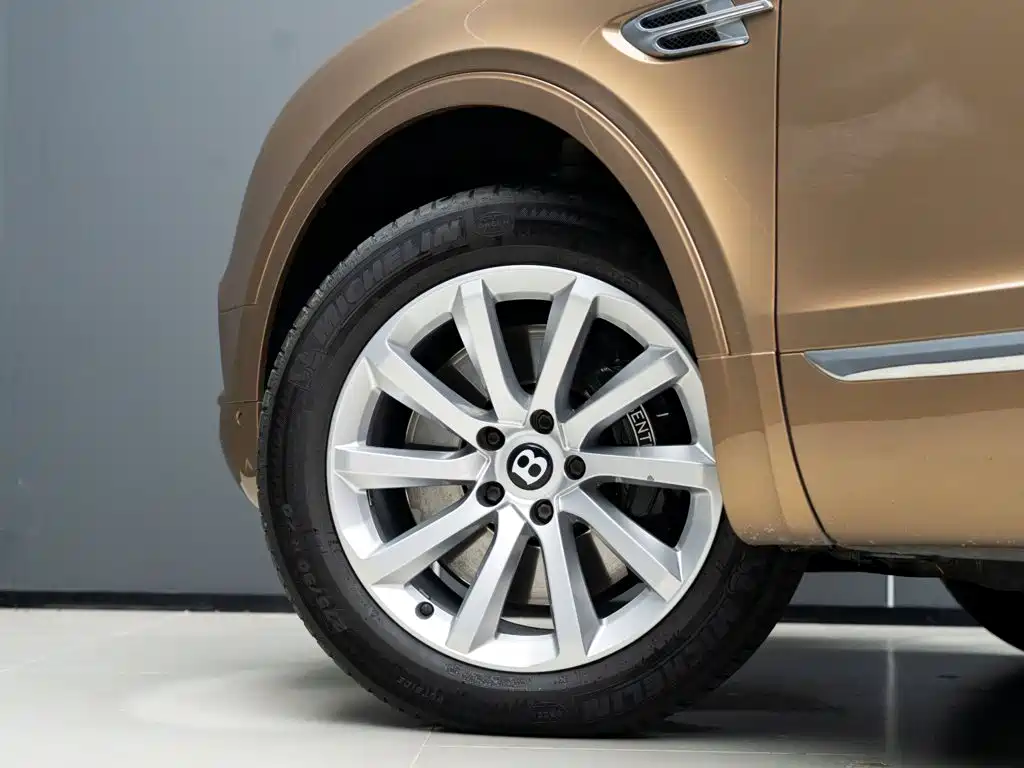 Bentley Bentayga — миниатюра 6