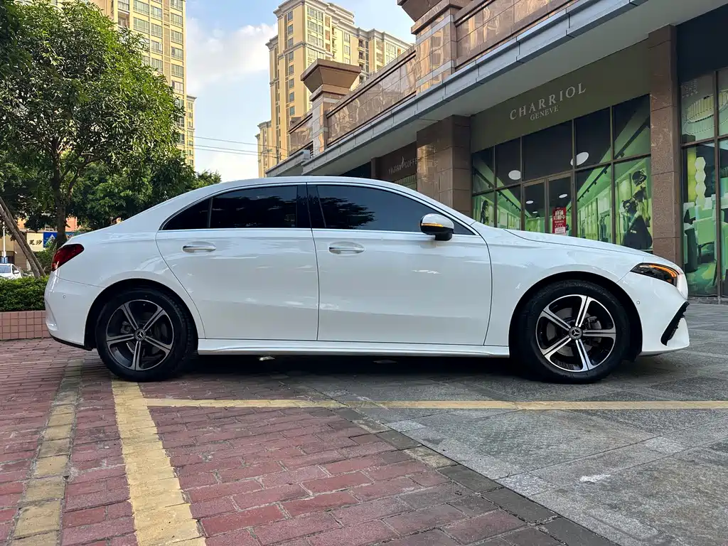 Mercedes-Benz A-Class — миниатюра 8