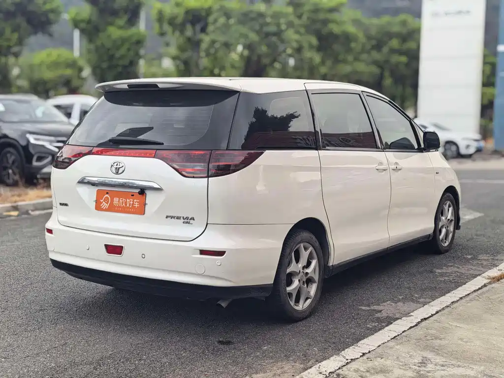 Toyota Previa — миниатюра 7