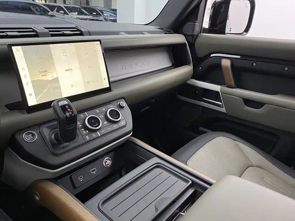 Land Rover Defender — миниатюра 21