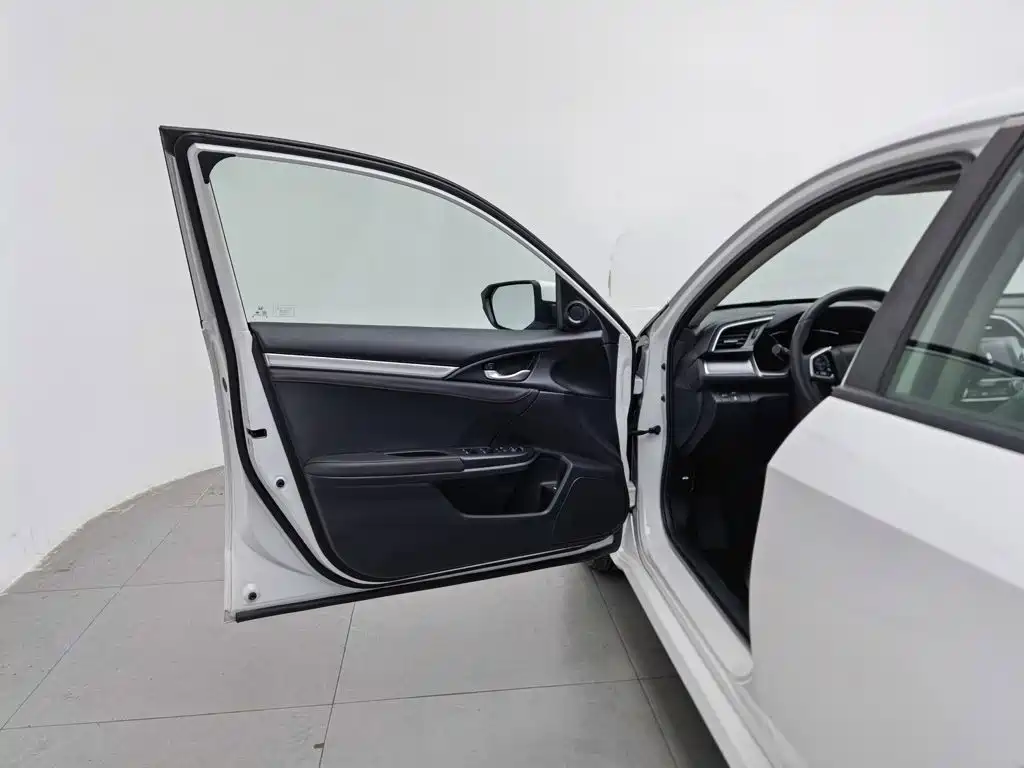 Honda Civic — миниатюра 8