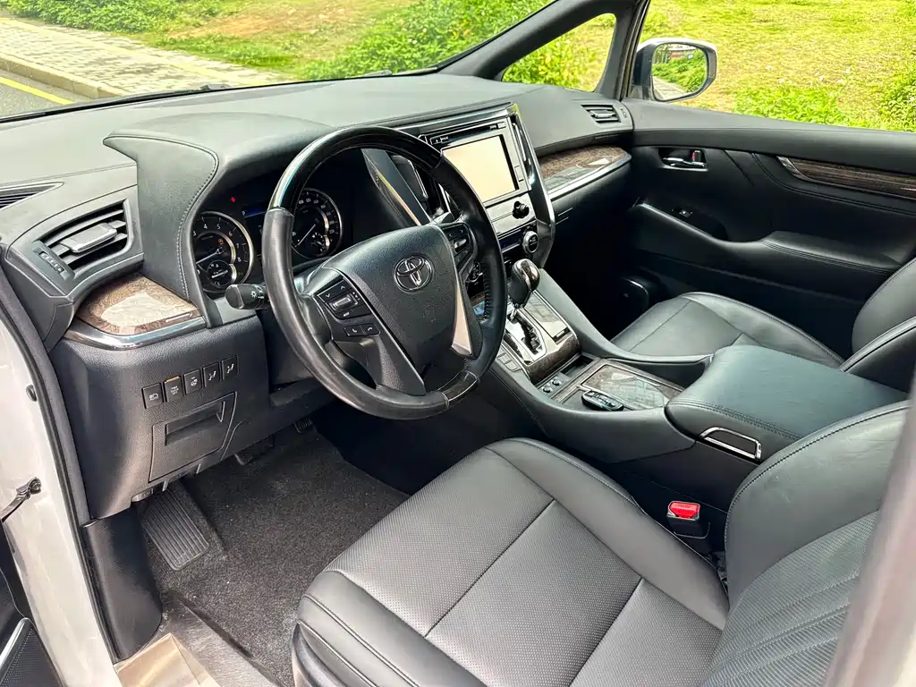 Toyota Alphard 2018 3.5L Luxury