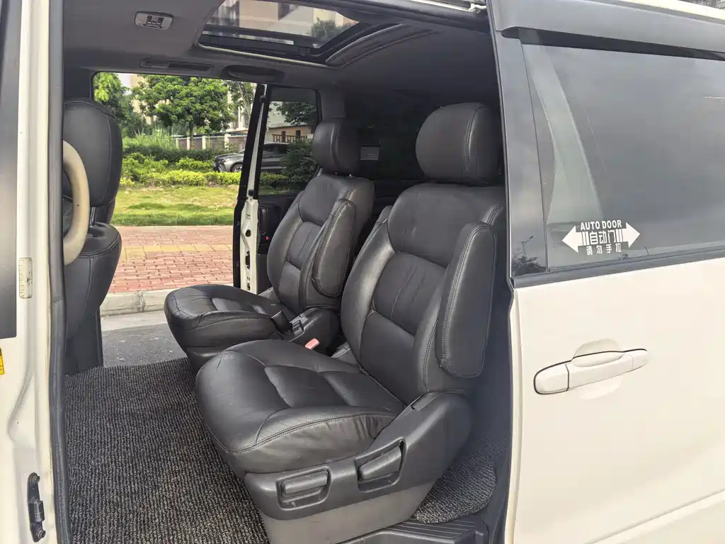 Toyota Previa — миниатюра 9