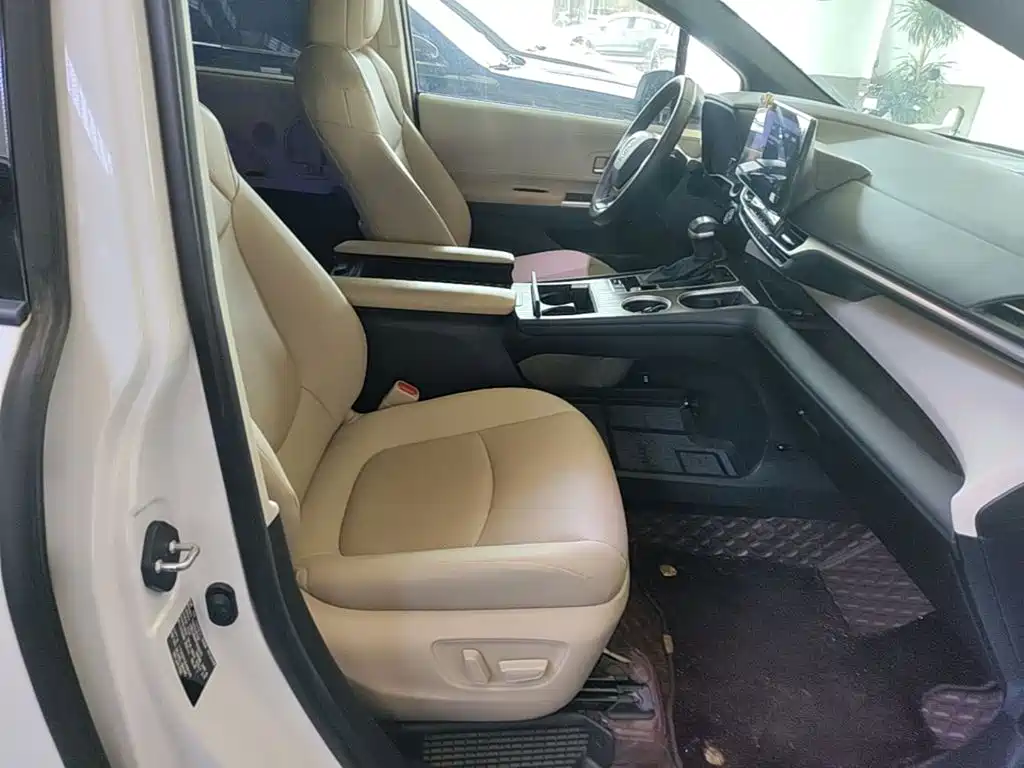 Toyota Granvia — миниатюра 25