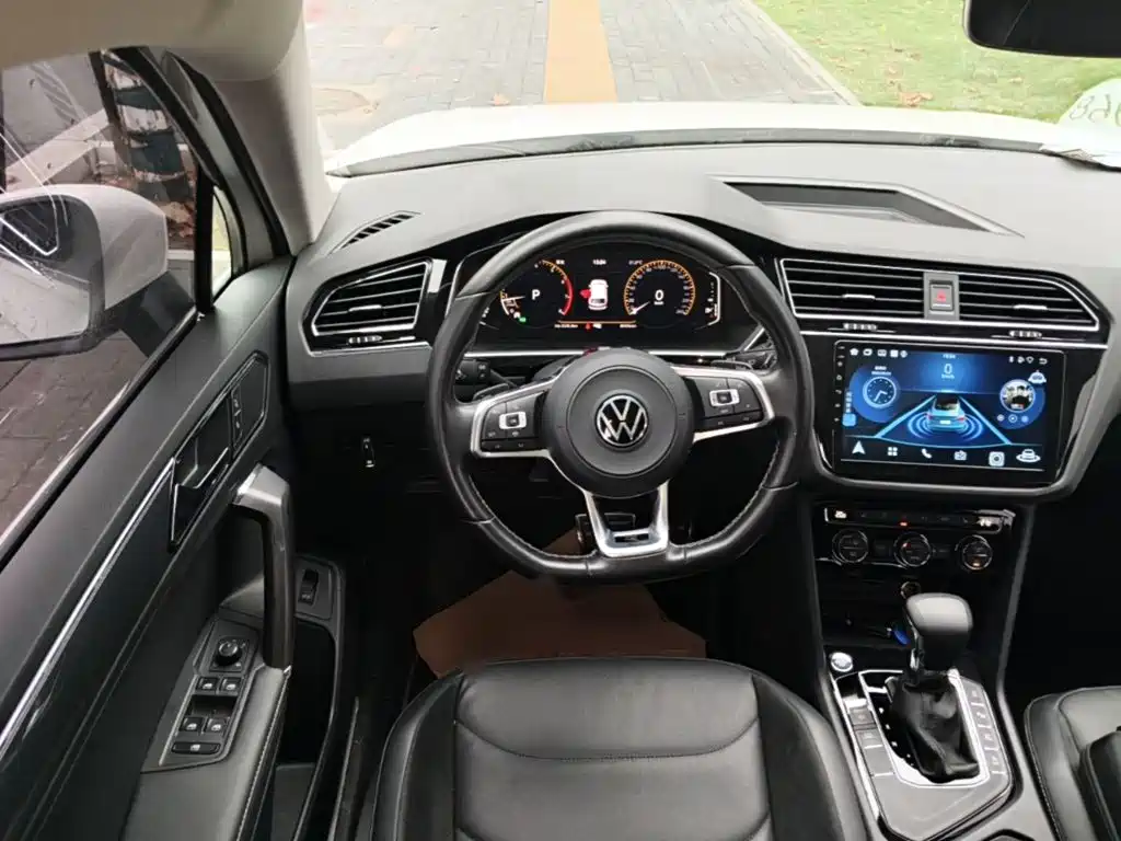 Volkswagen Tiguan L — миниатюра 11