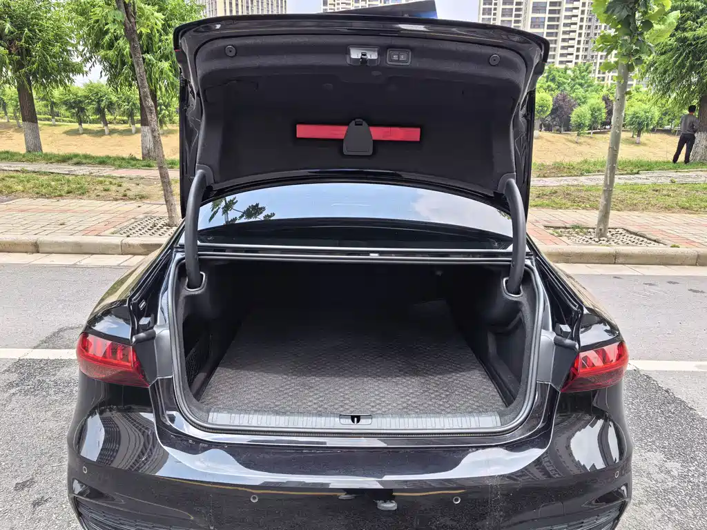 Audi A7L 2023 45 TFSI quattro S-line