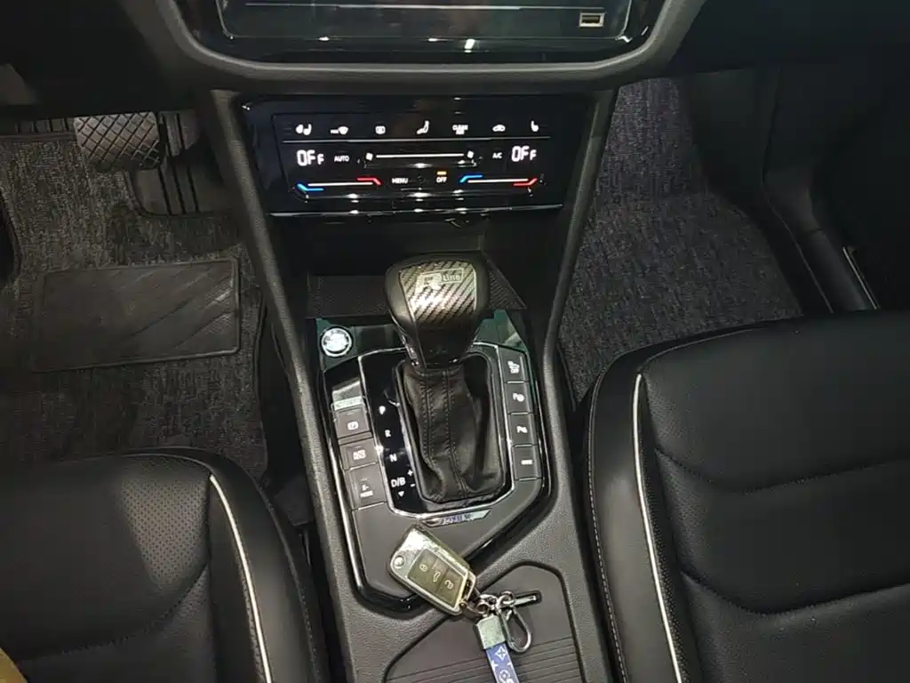 Volkswagen Tiguan L PHEV — миниатюра 10