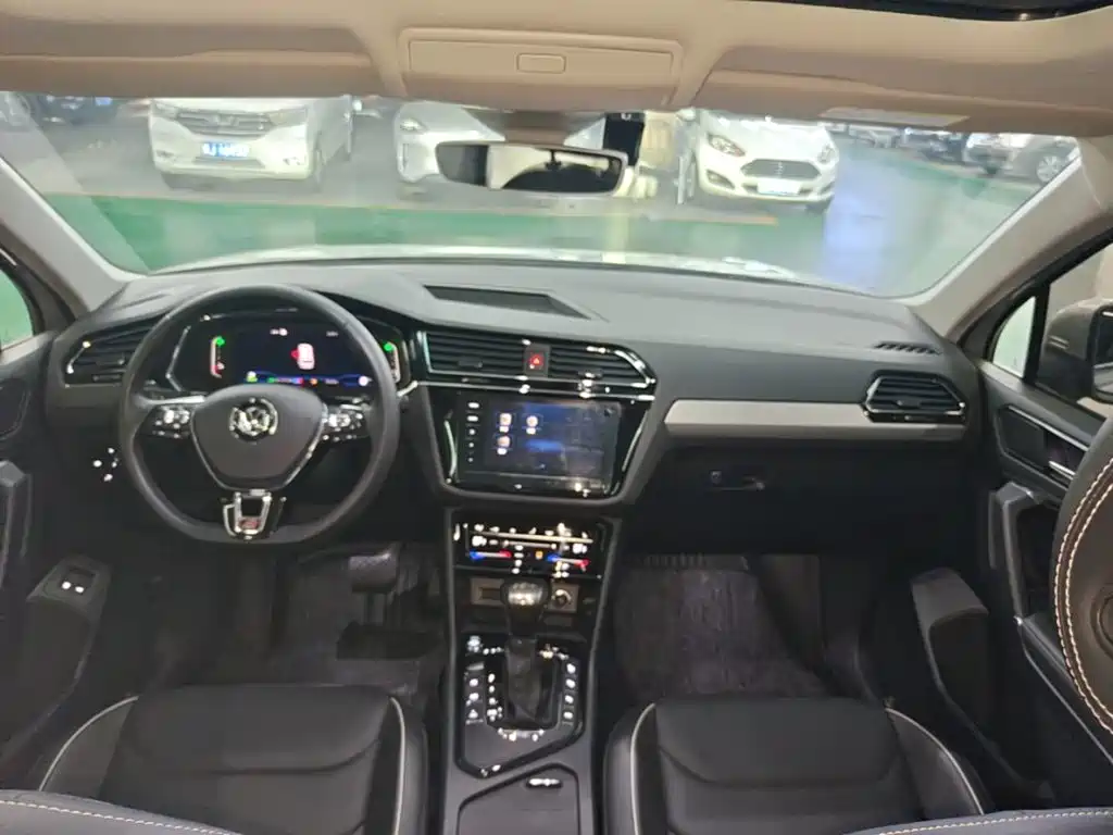 Volkswagen Tiguan L PHEV — миниатюра 6