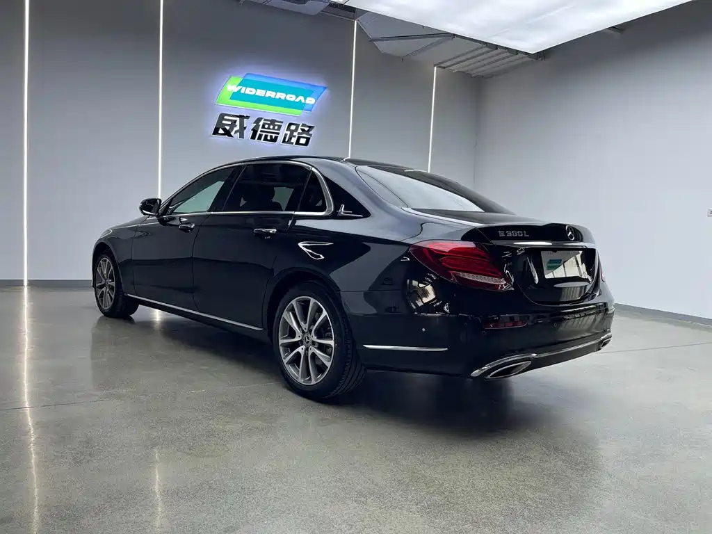 Mercedes-Benz E-Class — миниатюра 5