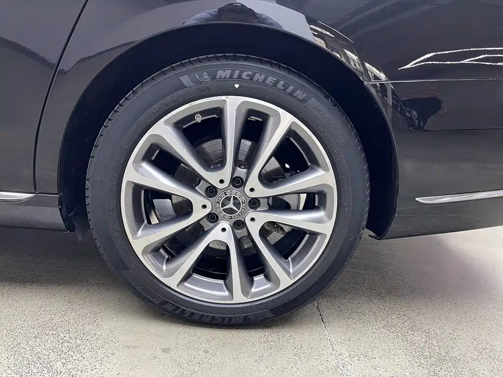 Mercedes-Benz E-Class — миниатюра 32