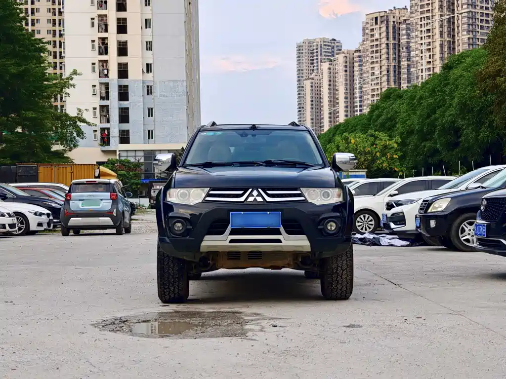 Mitsubishi Pajero Sport — миниатюра 2