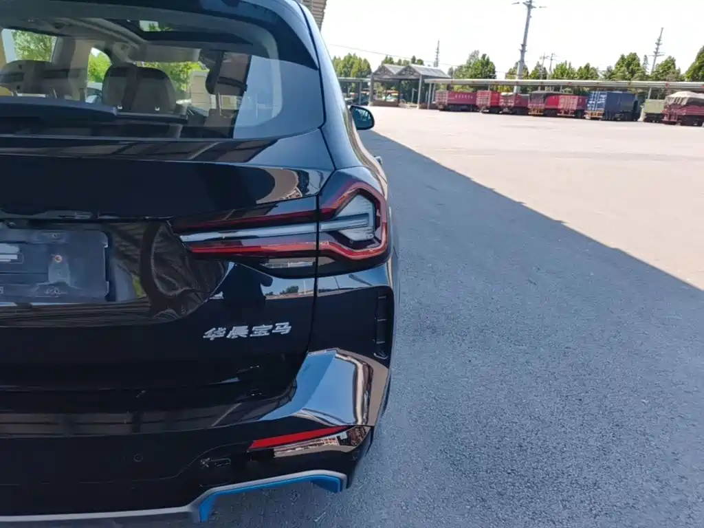 BMW iX3 — миниатюра 8