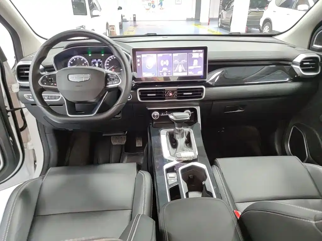 Geely Binyue — миниатюра 10