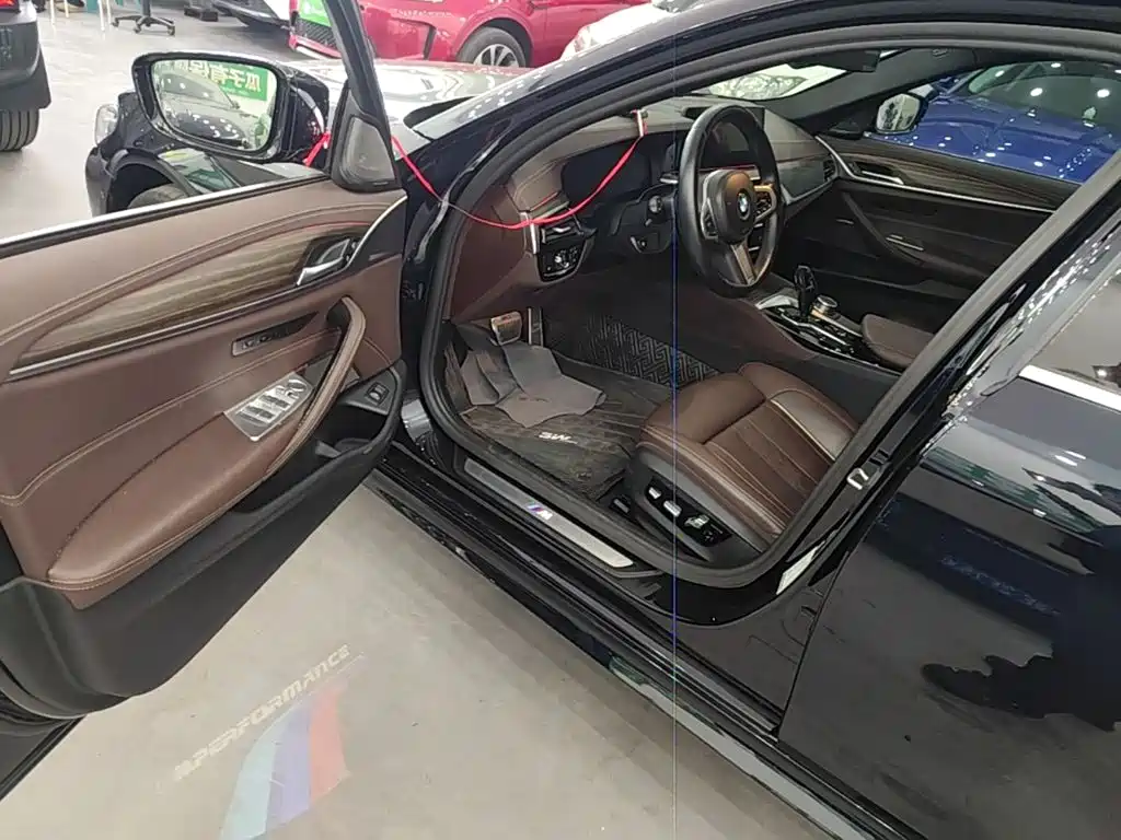 BMW 5 Series — миниатюра 16