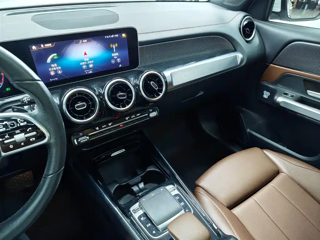 Mercedes-Benz GLB — миниатюра 8