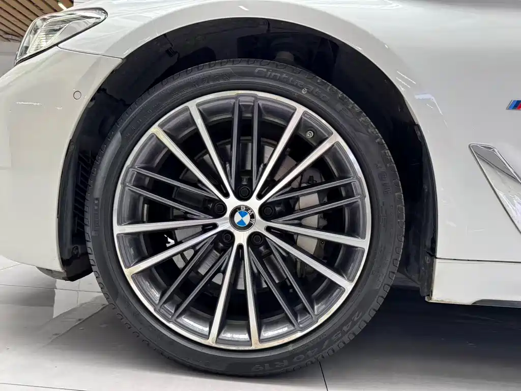 BMW 5 Series — миниатюра 22