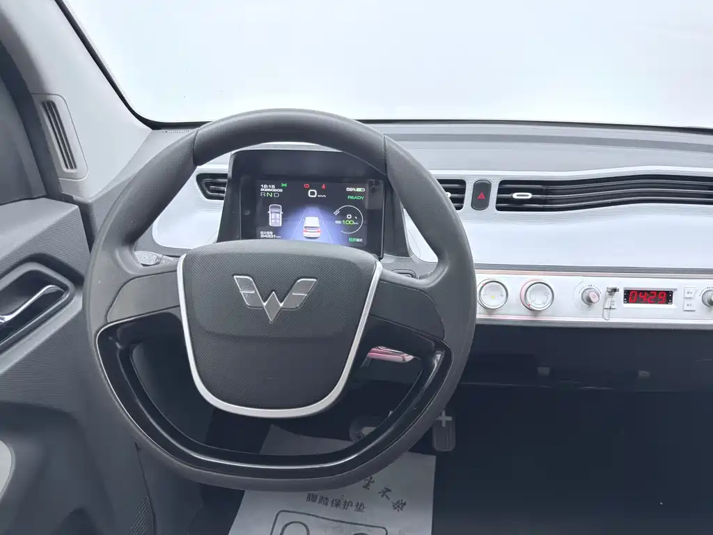 Wuling MINIEV — миниатюра 5