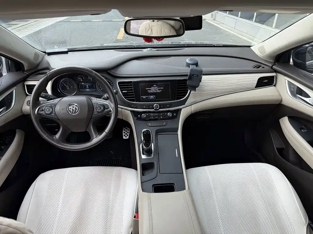 Buick LaCrosse — миниатюра 10