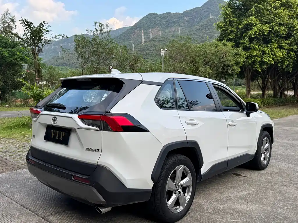 Toyota RAV4 — миниатюра 16