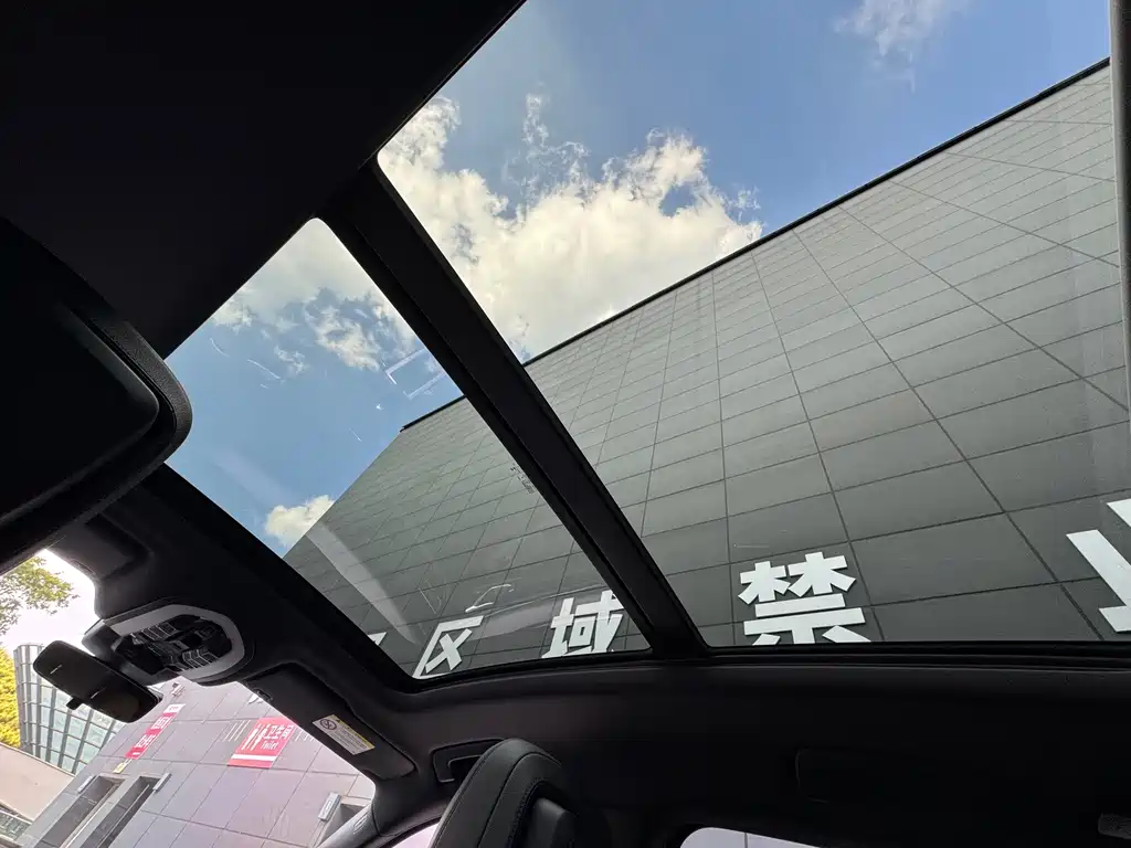 Porsche Macan — миниатюра 11