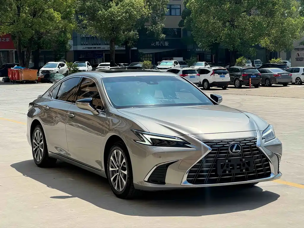 LEXUS  ES