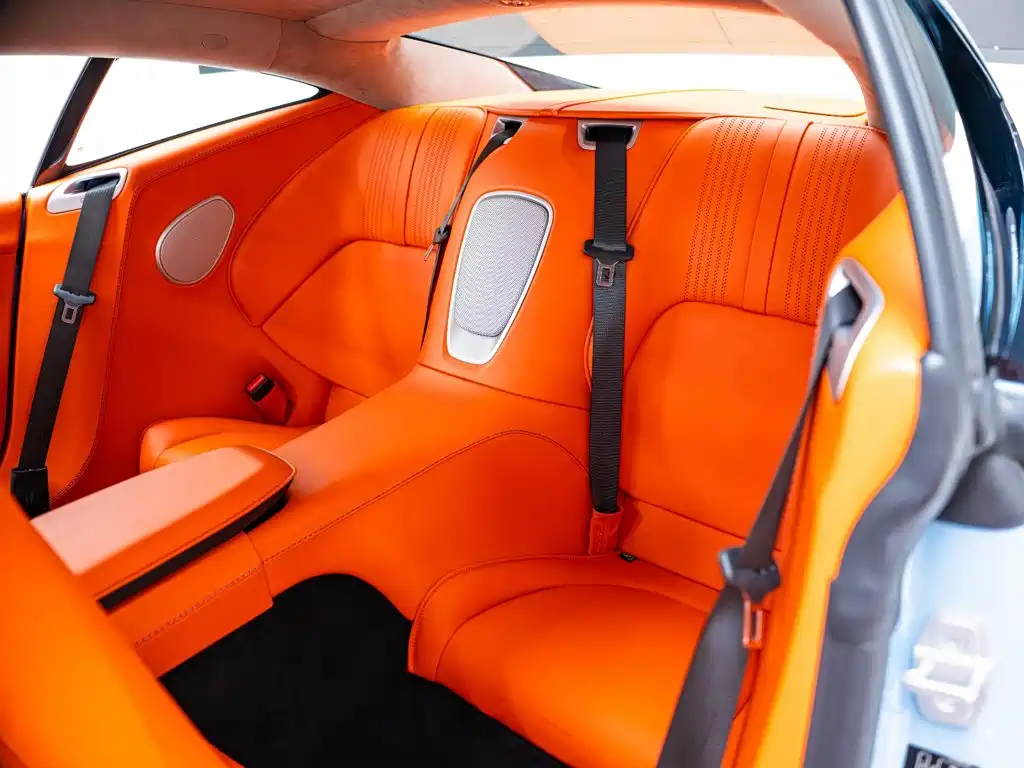 Aston Martin DB11 — миниатюра 11