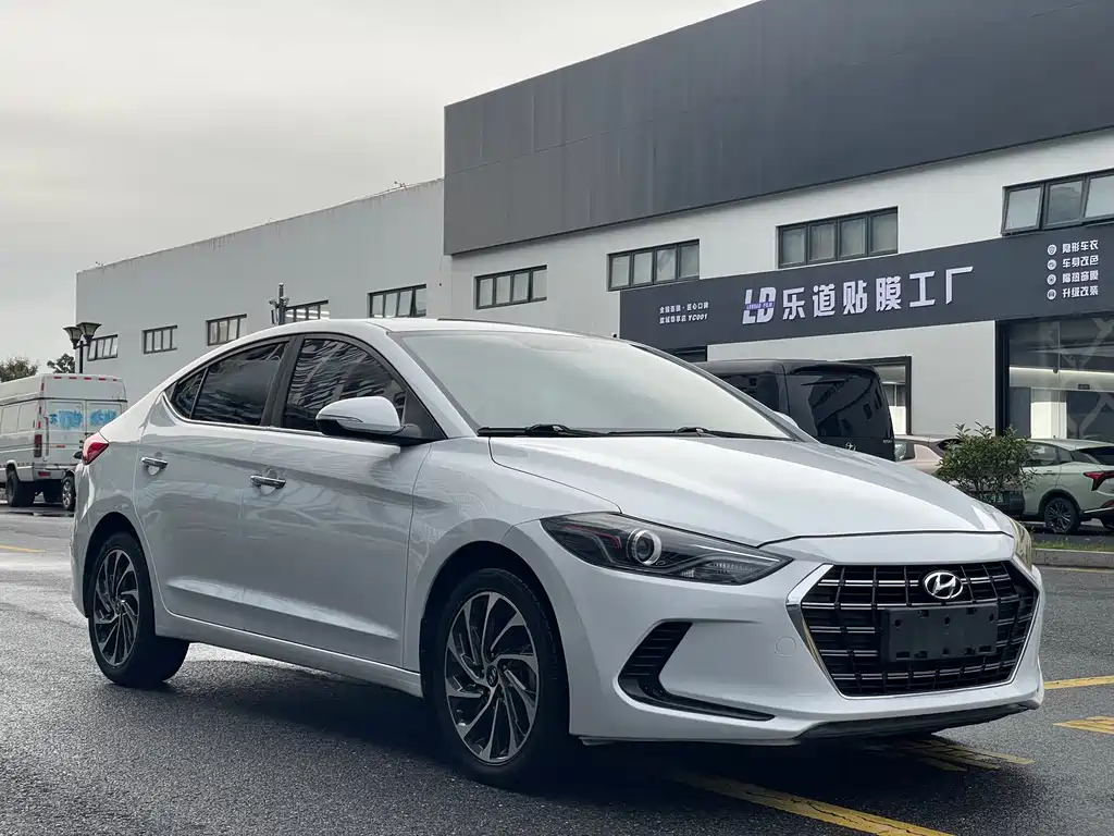Hyundai Elantra — миниатюра 3