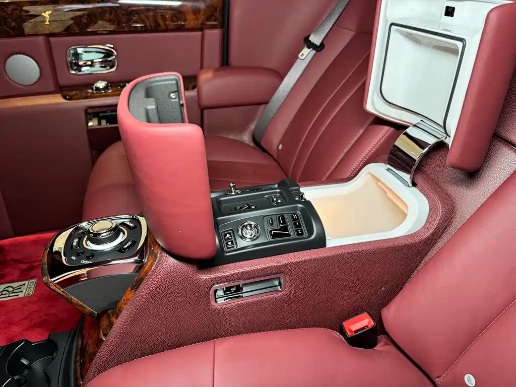 Rolls-Royce Phantom — миниатюра 16