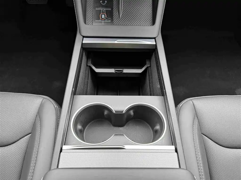 Tesla Model 3 — миниатюра 22