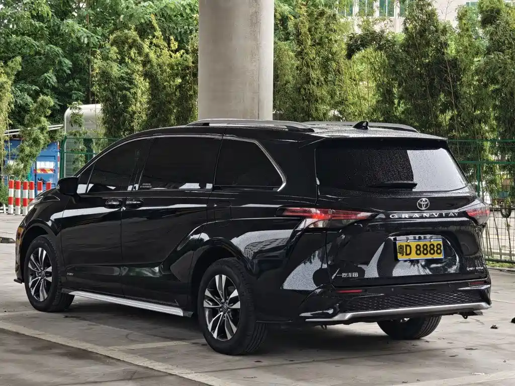 Toyota Granvia — миниатюра 4
