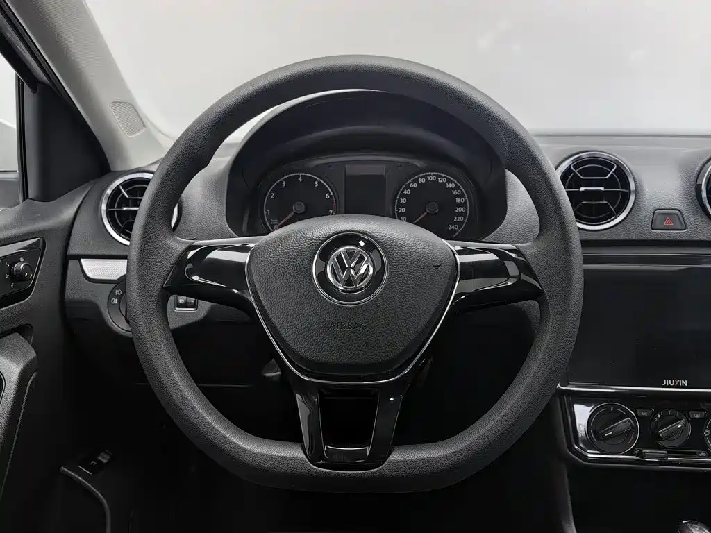 Volkswagen Jetta — миниатюра 11