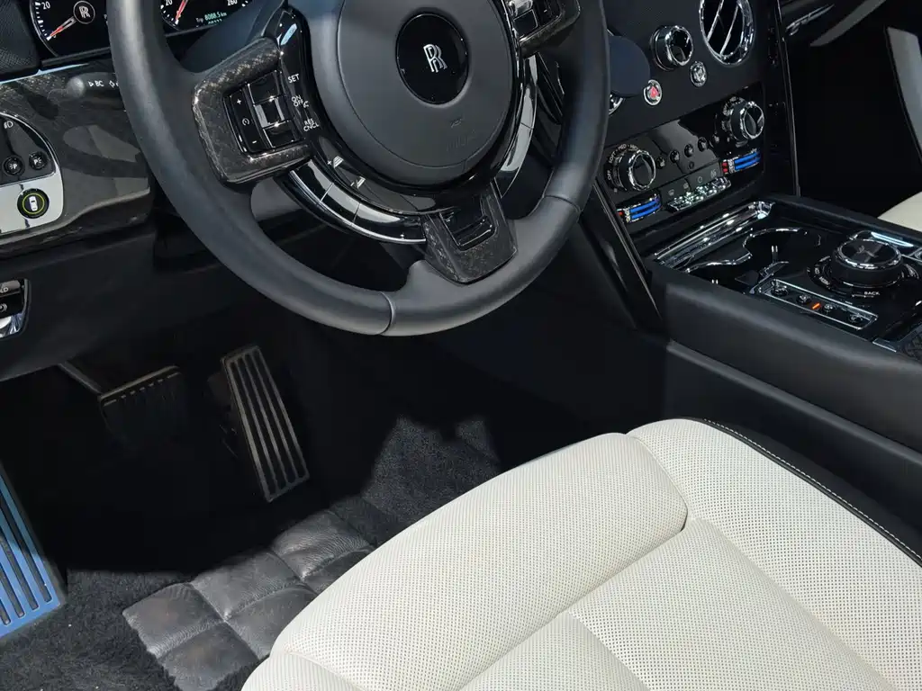 Rolls-Royce Cullinan — миниатюра 8