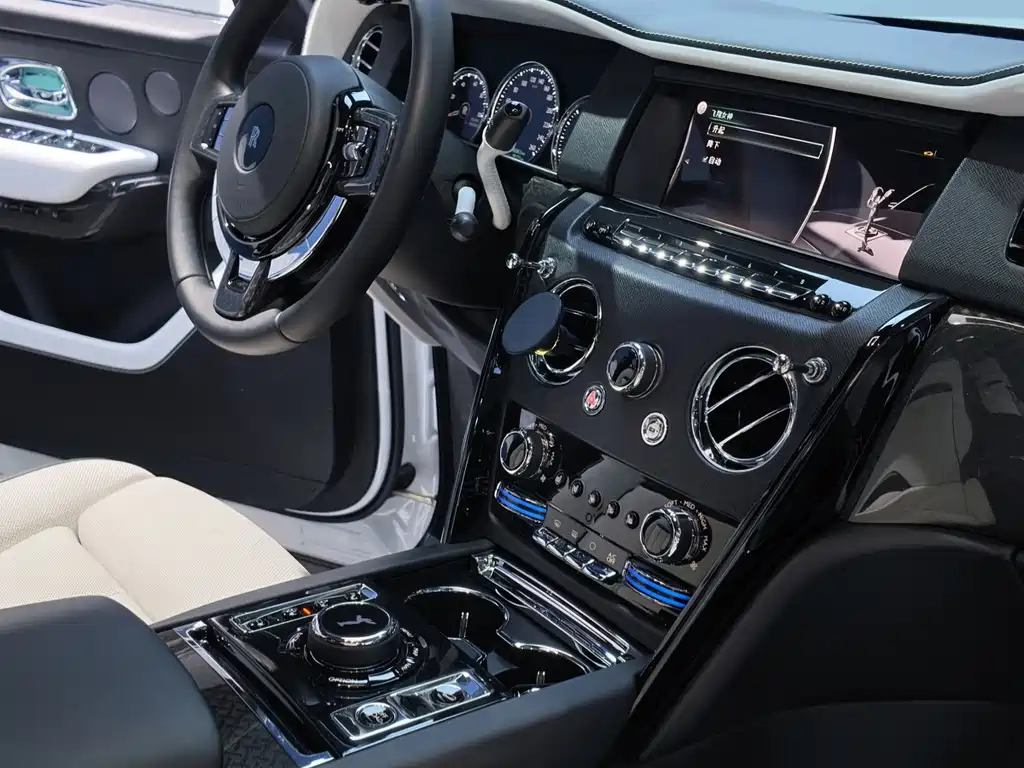 Rolls-Royce Cullinan — миниатюра 20