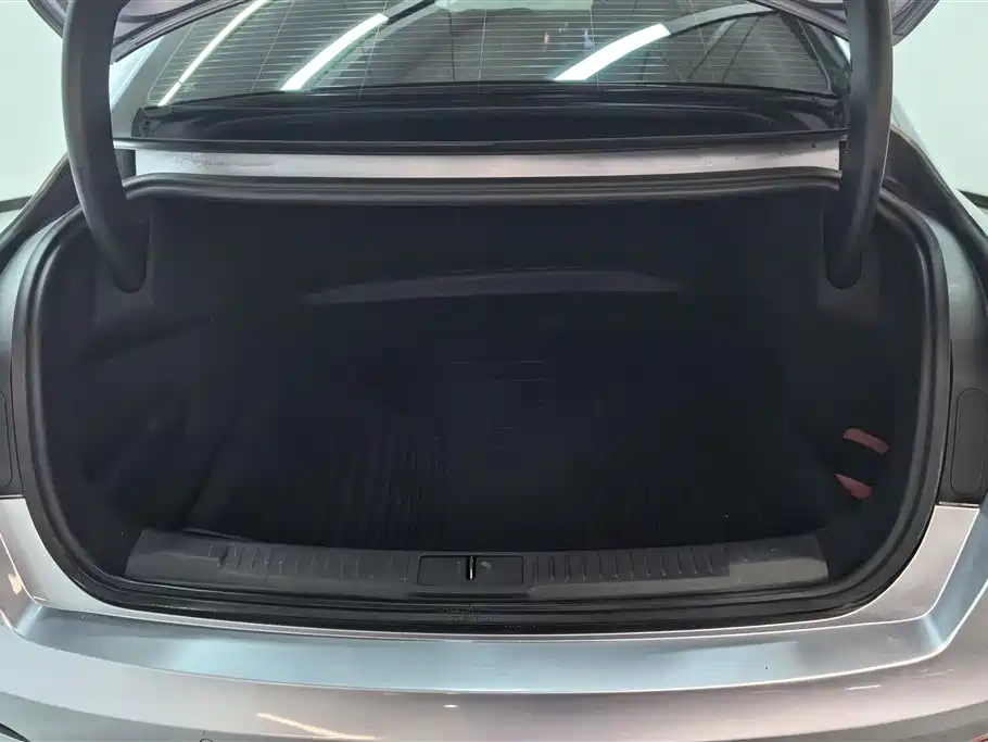 Lincoln Z 2022 i