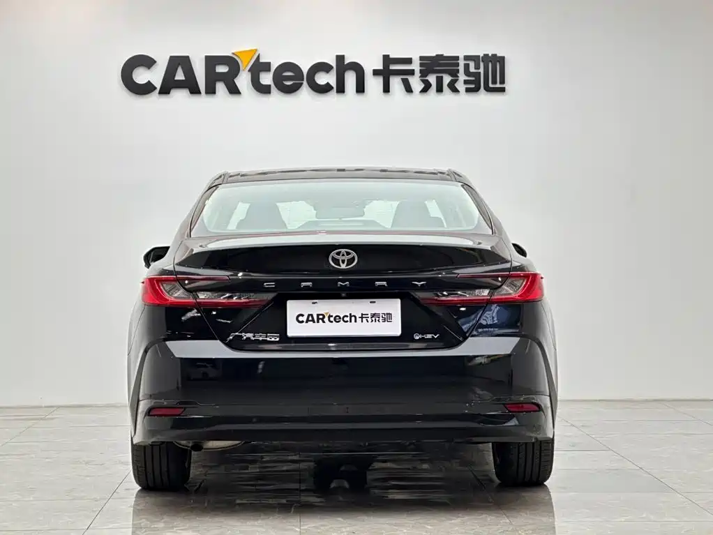 Toyota Camry — миниатюра 4