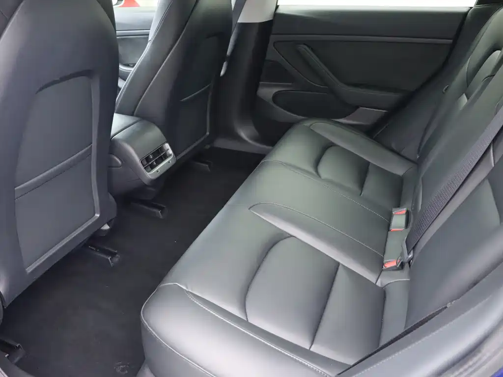 Tesla Model 3 — миниатюра 12