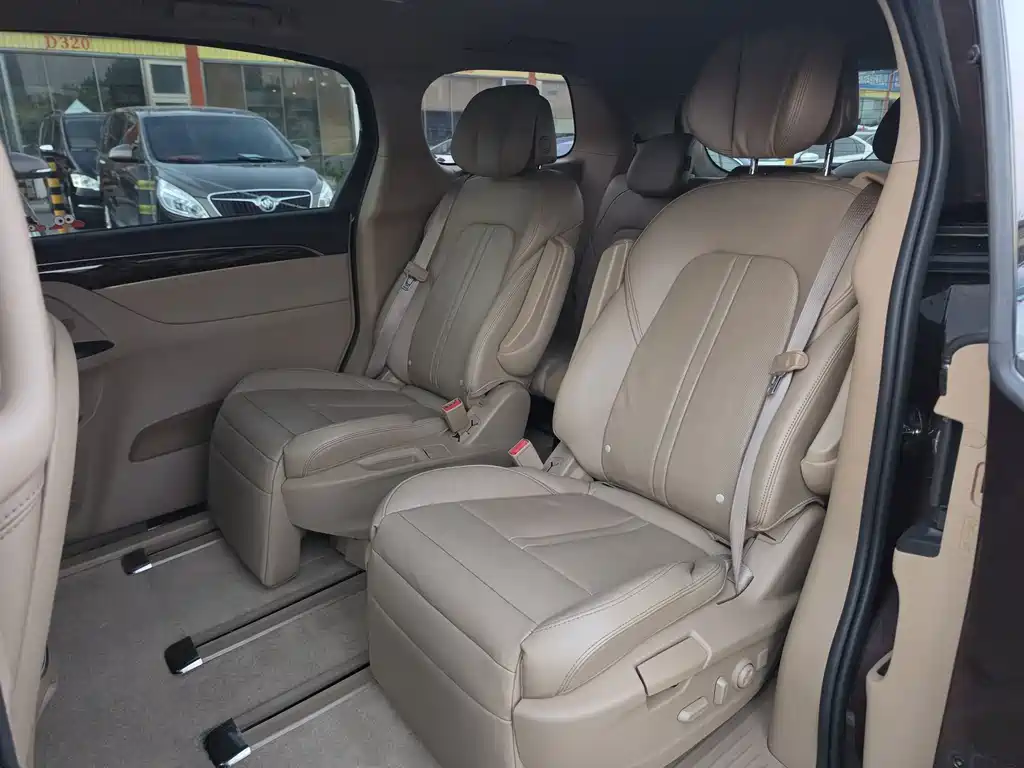 Buick GL8 — миниатюра 7