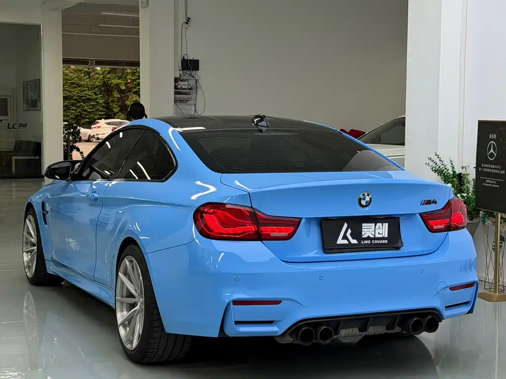 BMW M4 — миниатюра 10