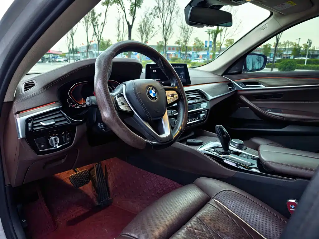 BMW 5 Series — миниатюра 10