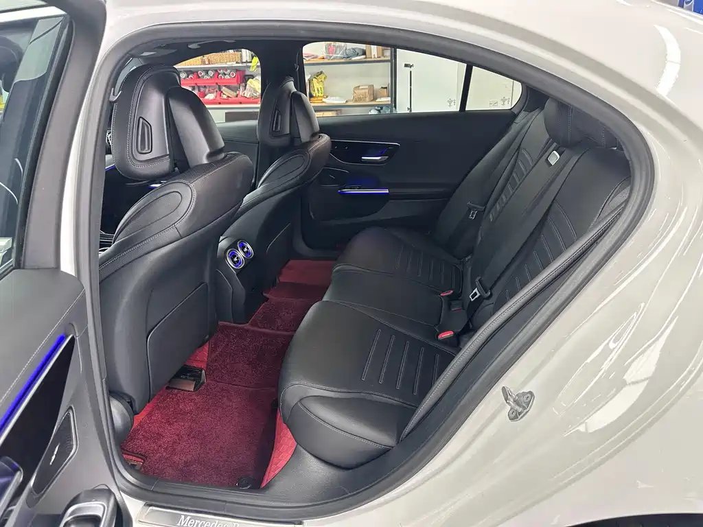 Mercedes-Benz C-Class — миниатюра 6