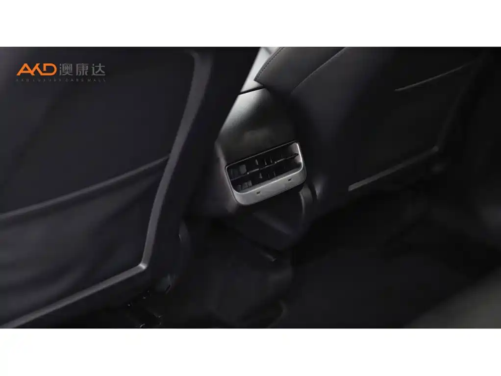 Tesla Model Y — миниатюра 9