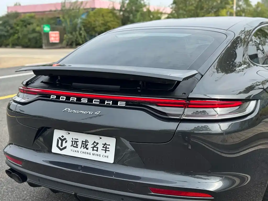 PORSCHE PANAMERA
