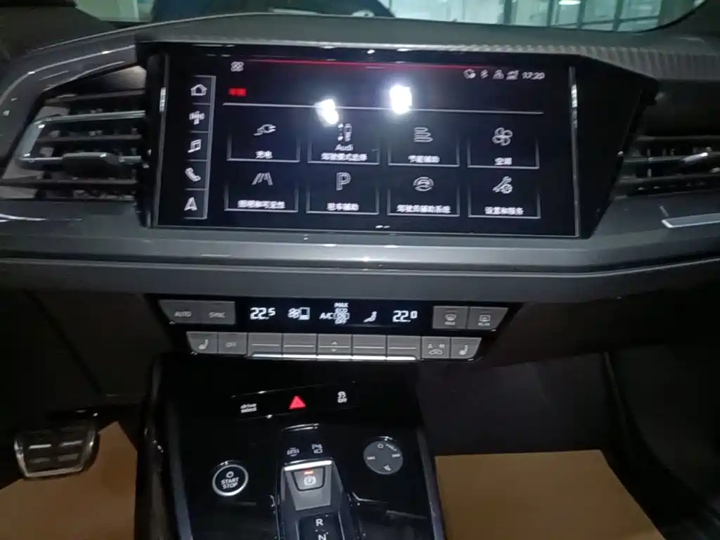 Audi Q4 e-tron — миниатюра 13