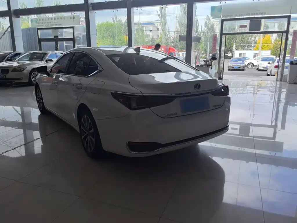 Lexus ES 2023 200