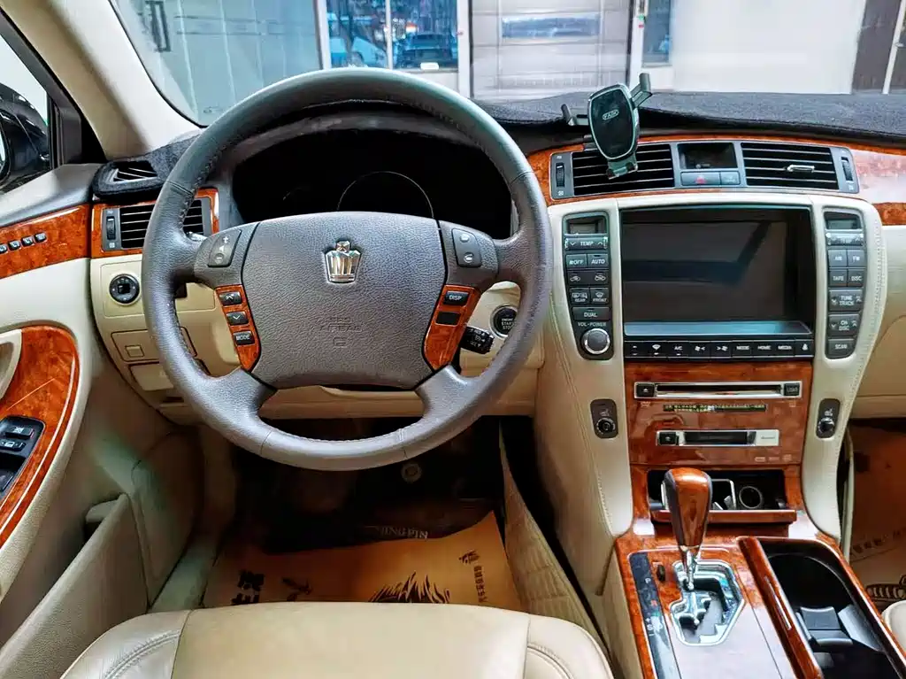 Toyota Crown — миниатюра 11