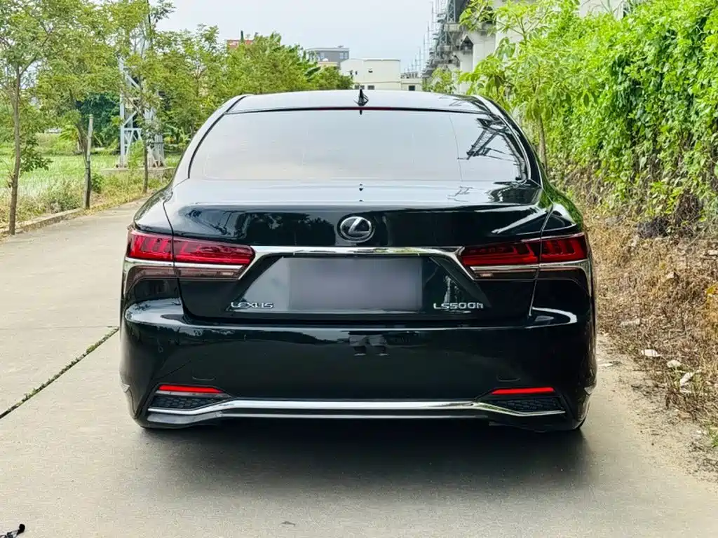 Lexus LS — миниатюра 22